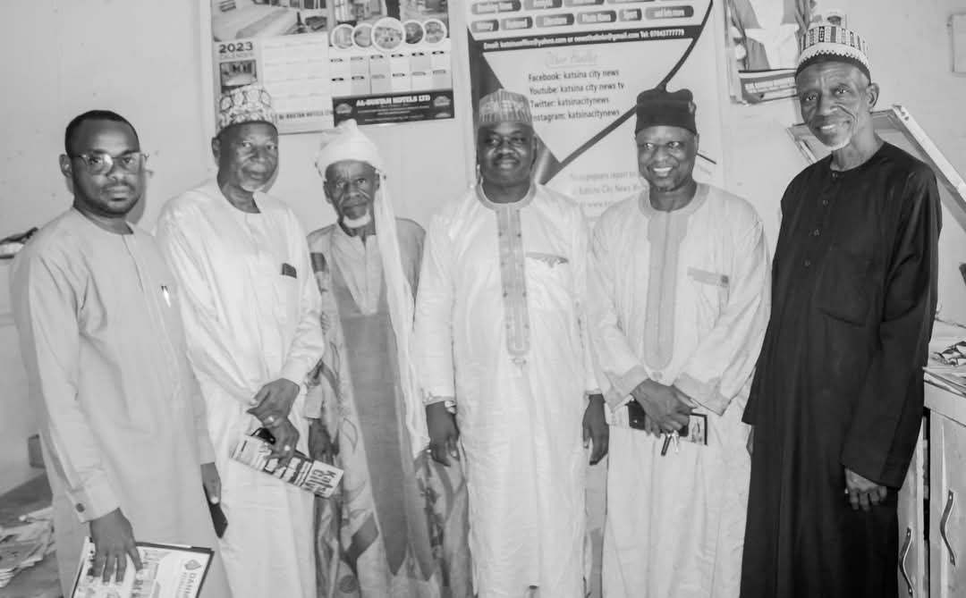 Zuriyar Jarumi Kaura Amah Sun Kai Ziyara Ofishin Katsina Times Domin Godiya ga Gwamna Radda kan Daga Darajar Sarautar Dankama