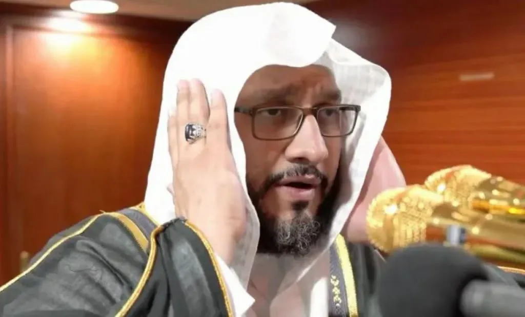 His Final Adhan Echoes Through Makkah: Masjid Al-Haram Muezzin Sheikh Ibrahim Al-Madani Dies